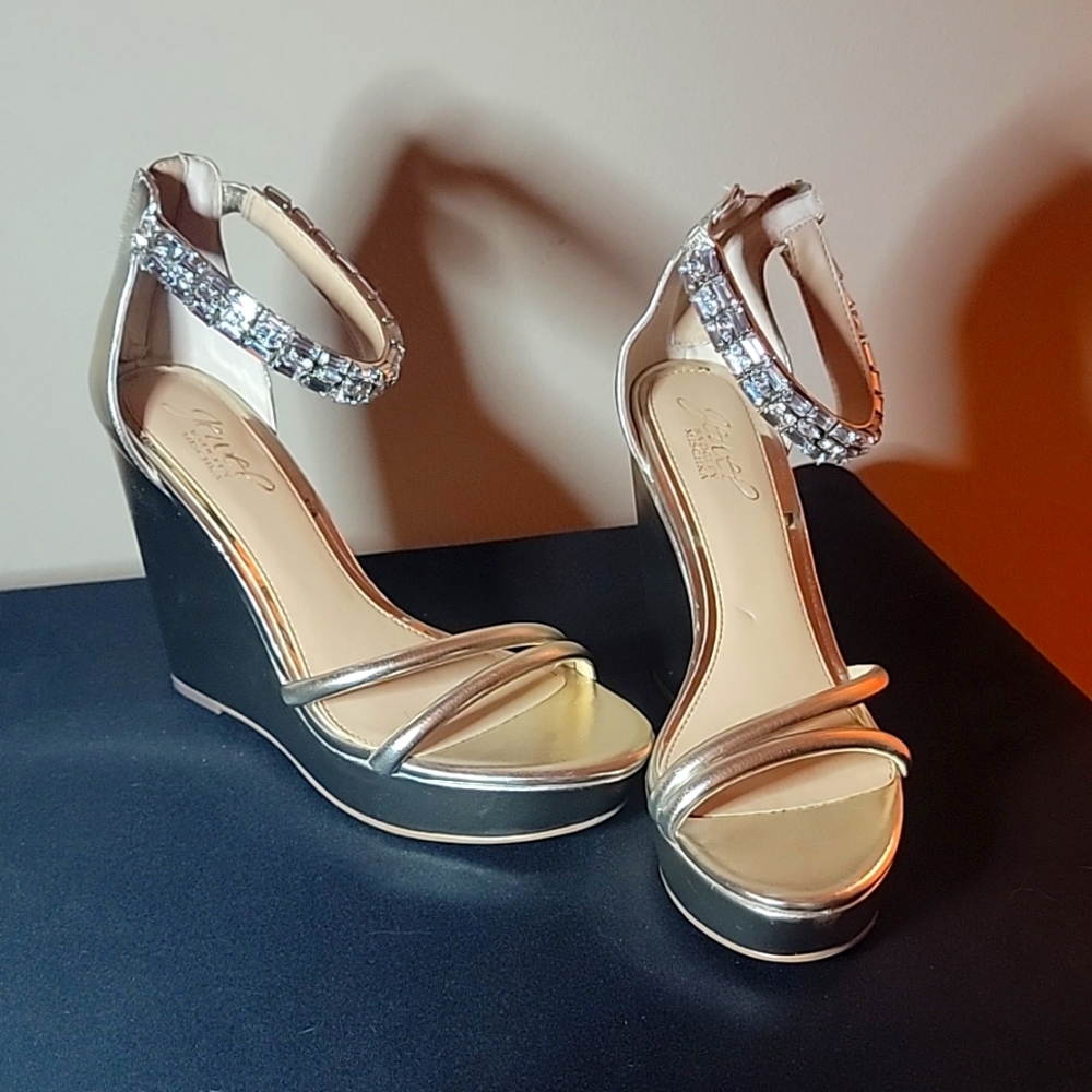 Jewel Badgley Mischka Kathleen Wedge Champagne 6.5